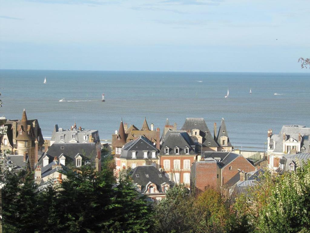 Superbe Deux Pieces Vue Mer Avec Jardin Trouville-sur-Mer Eksteriør billede